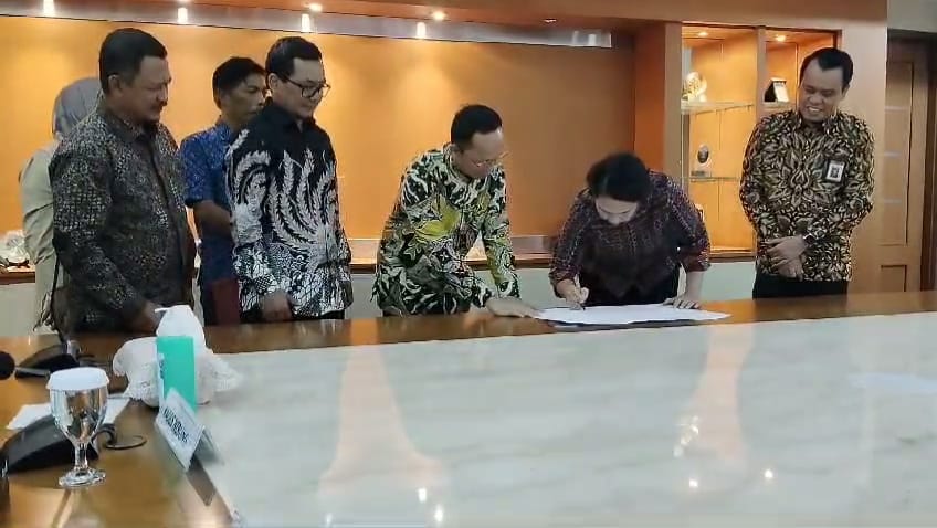 Pemkab Bateng Hibahkan 30 Hektare Lahan Untuk Pembangunan Kampus Polman