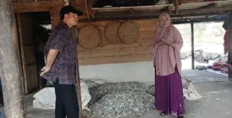 Kunjungi Pelaku Usaha Perebusan Ikan, Algafry Rahman Dengarkan Keluhannya